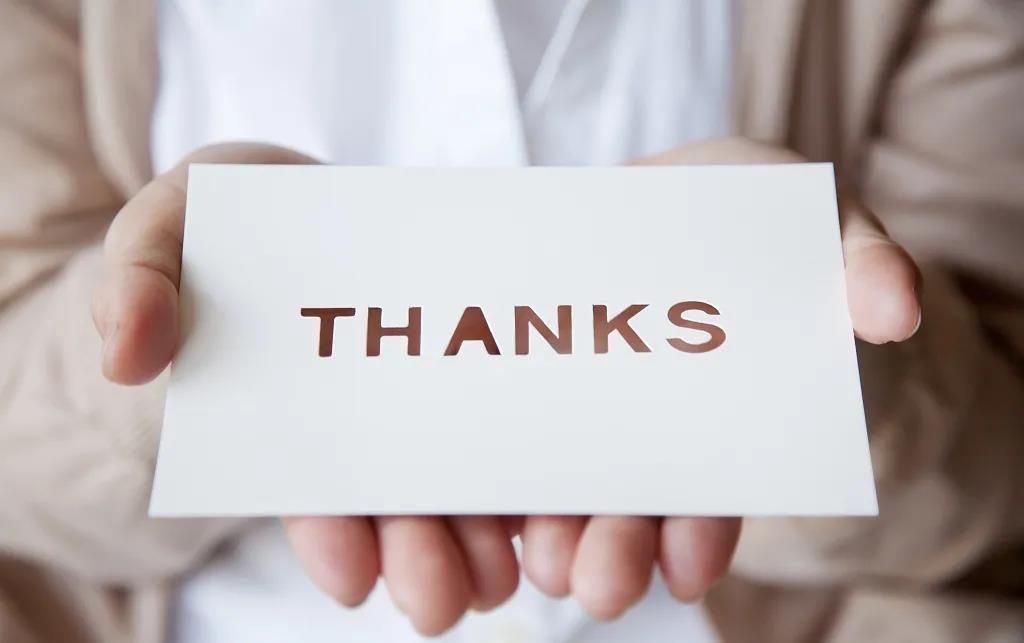 紙墨有聲，裁寄師恩丨開(kāi)學(xué)季，親手將這份禮物送給老師吧！